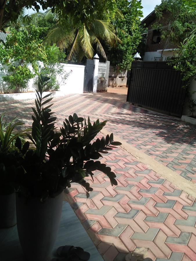 Tree House Holiday Home Kombichankulama 外观 照片